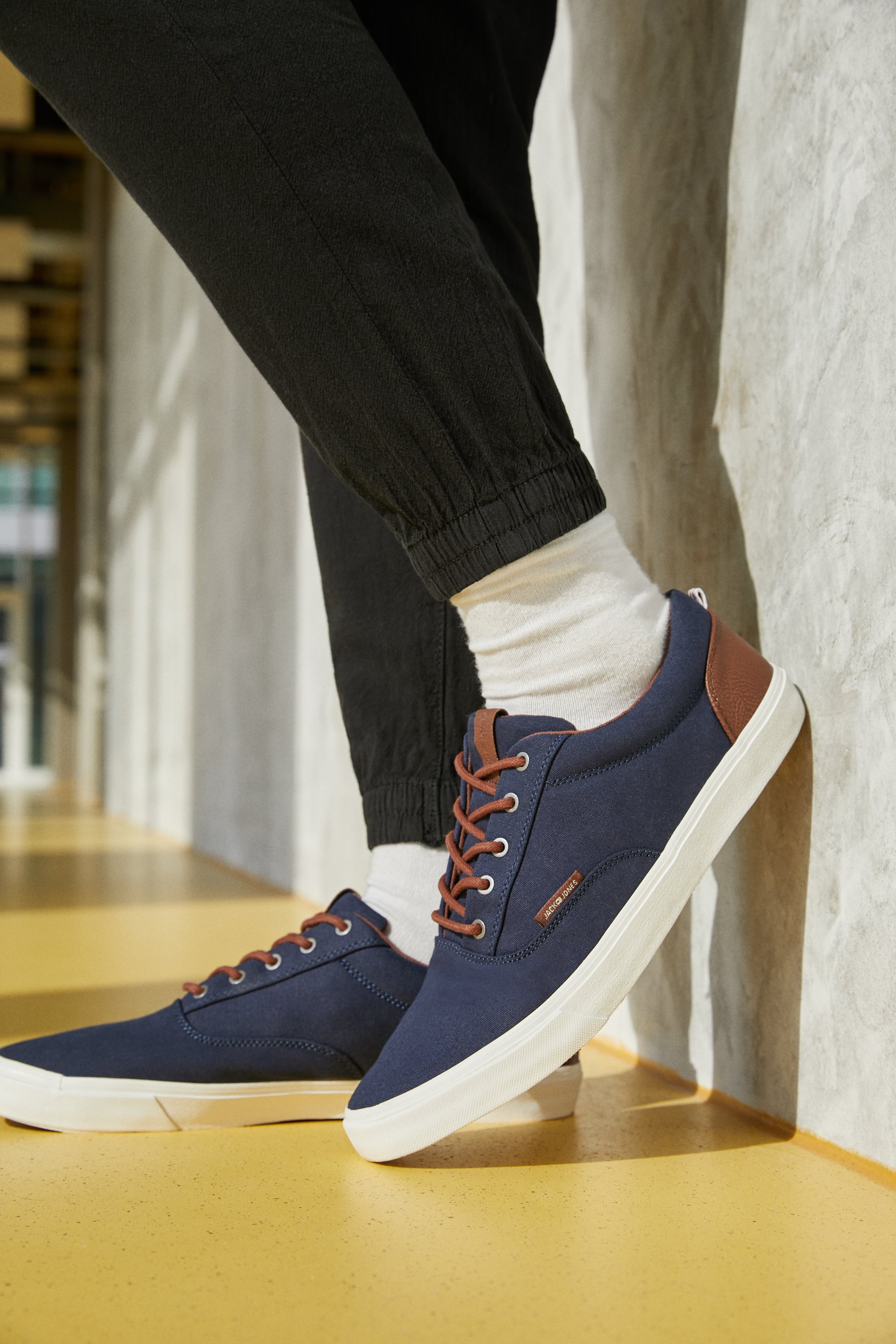 JACK & JONES SNEAKER CANVAS WEISS FLACH SCHNÜRUNG FLACH NEU JACK & JONES SNEAKER CANVAS WEISS FLACH SCHNÜRUNG FLACH NEU